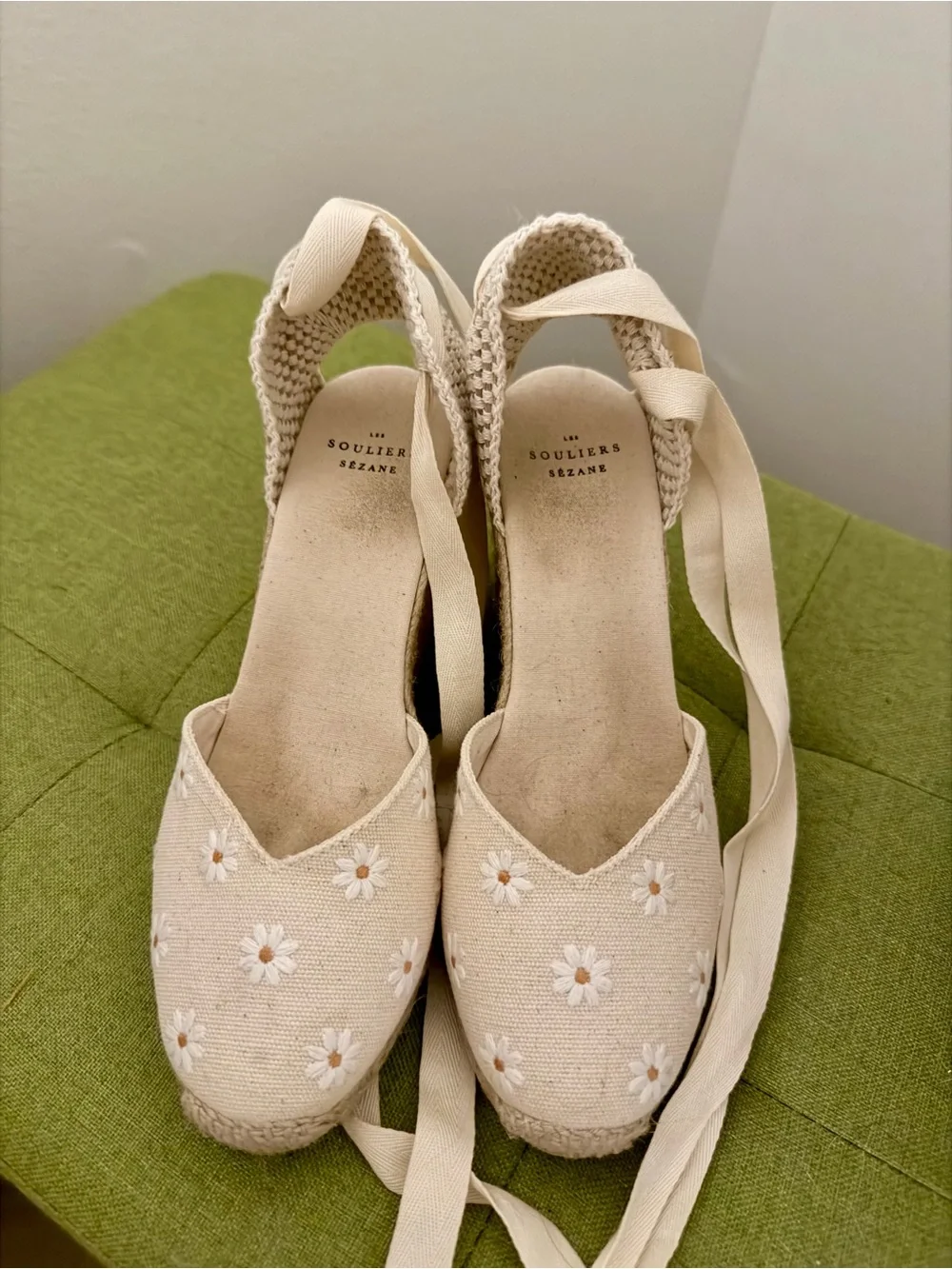 Sezane Cream Daisy Embroidered Espadrille Wedges size 38